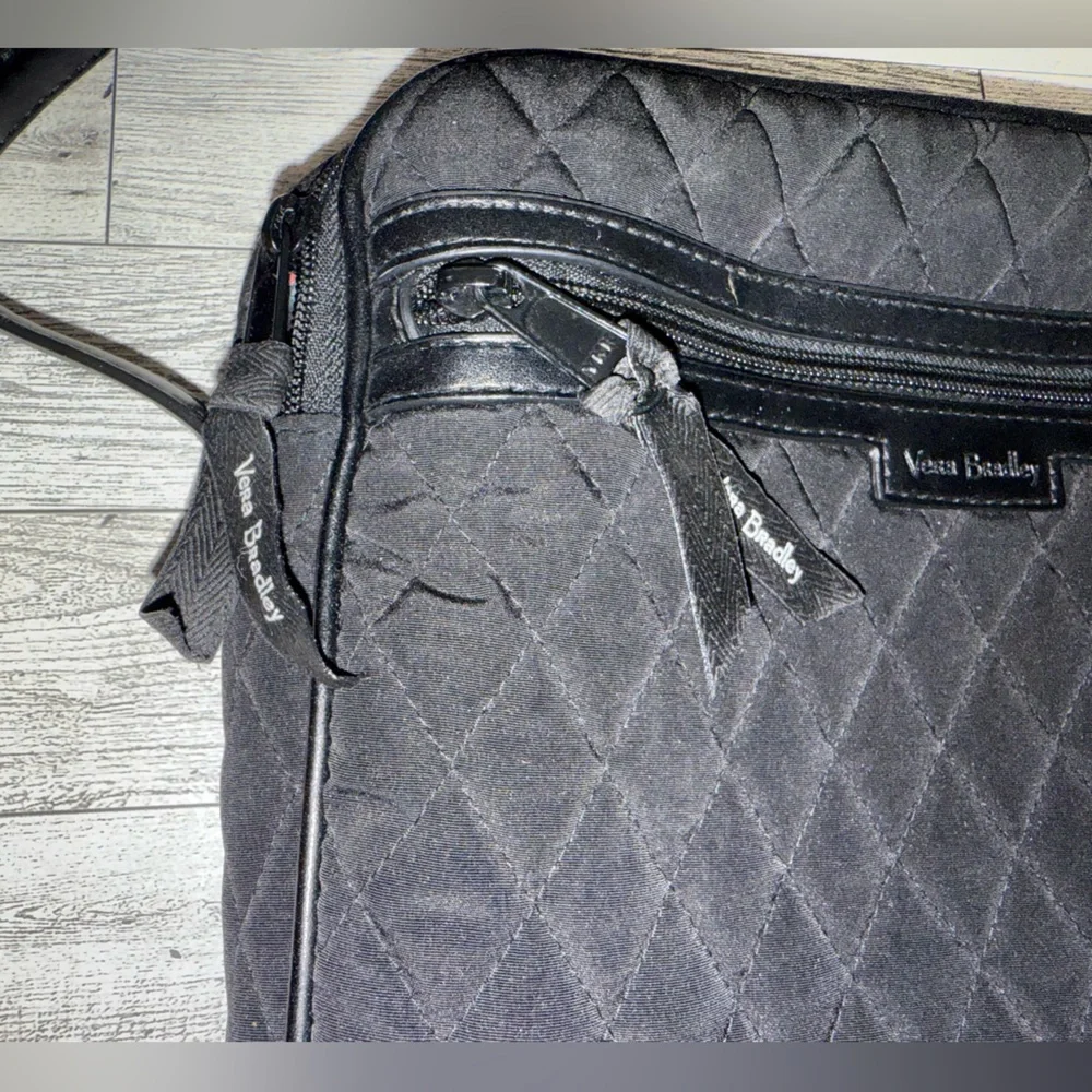 Vera Bradley Crossbody Bag Black Quilted Fabric Adjustable leather Strap - Picture 3 of 9